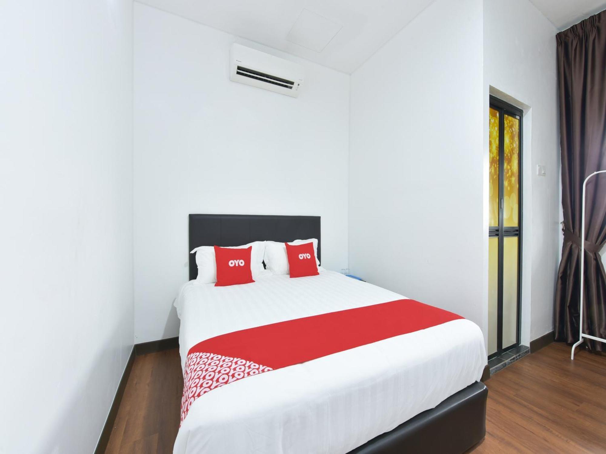 Oyo 90869 Hotel Madeena Inn Sepang Exterior foto