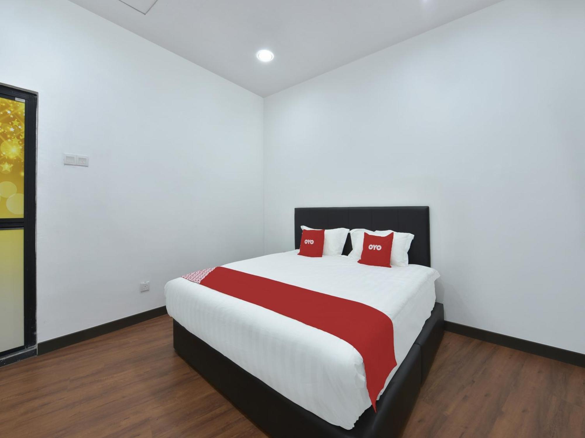 Oyo 90869 Hotel Madeena Inn Sepang Exterior foto