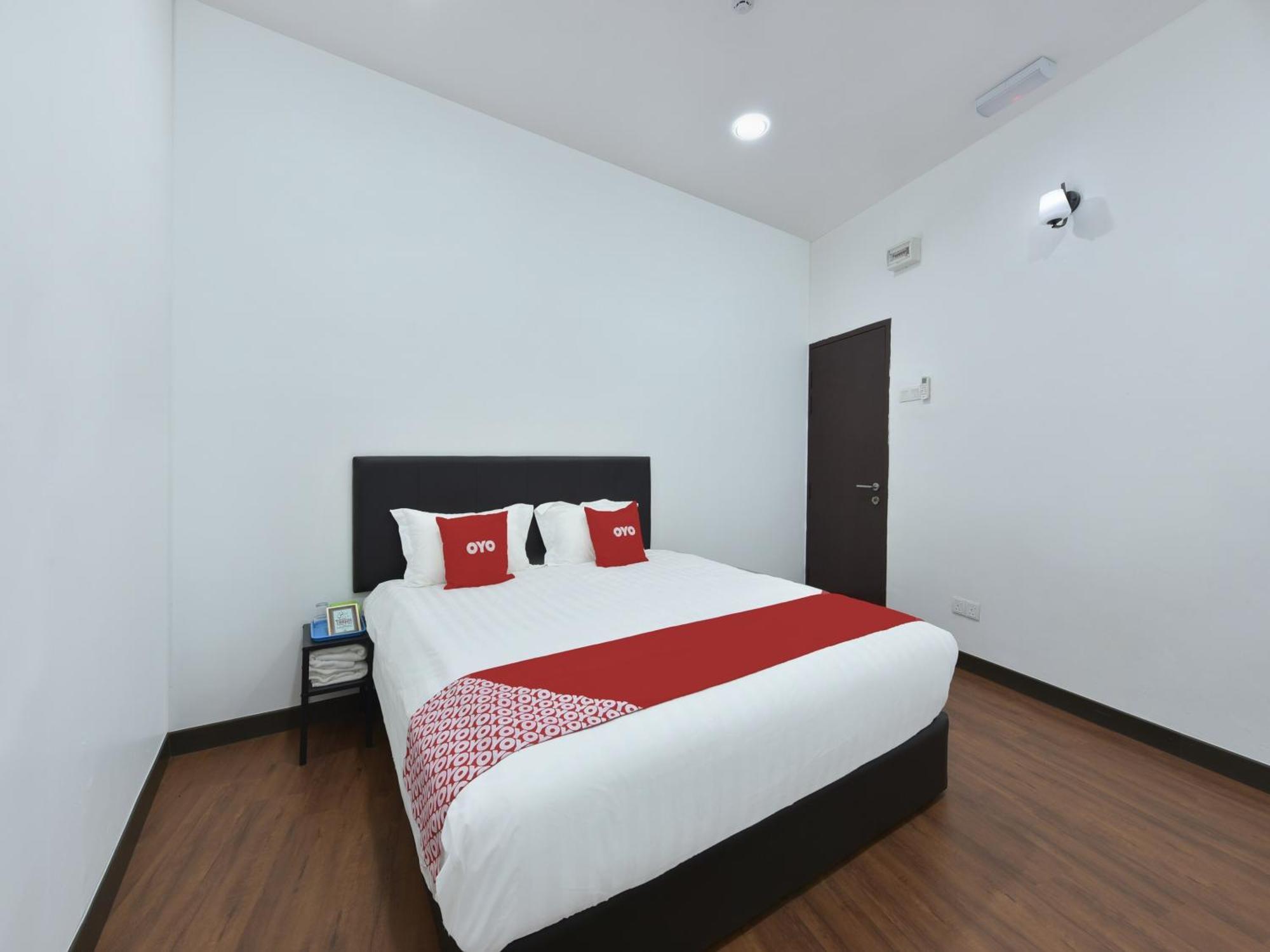Oyo 90869 Hotel Madeena Inn Sepang Exterior foto